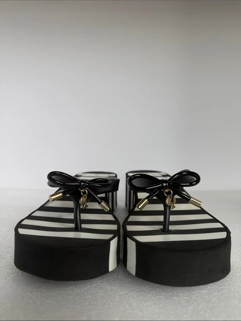 KATE SPADE Rhett Black White Striped Bow Platform Flip Flop Sandals Size 8
